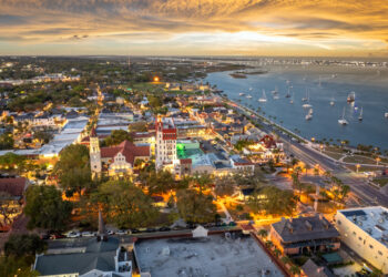 Aerial view of St. Augustine, old city in Florida. American architecture at night. SSUCv3H4sIAAAAAAAACoRTwW7bMAy9D9g/BDovmCxZib3jTi2wfUGxA20psRBZMiS521Dk30fZVqYU7XYwYD6Sj+Qj9fLxw25HOgi6J192L8lCWxszh+ghamcRpp823CsrlS+RZ88PtARAl5aSOjqvwZRgB7EfLIwKQTsbk+Dr4iQhQpyDCkUvYZhjVD5E118Q5pllclYKBKoMjC7EaXDRhRKd9K8IKa+o0kNUZ2zrrk7W4Gm1d9mxODEDXeTrrI3U9hw+fwMrR/CXQLZCa69zl8IeNHbrdb/rcjzJQWsH79A/WplkT3K9wfpdh14ZA1a5uSBcf37c9D8r2/9Oc12Lib0yClZdn9ZQcvmJqo6LAlsQzFK7QpFn14MJr7QDPYGHu7wJR8UhC8TFYTmTzNS72UafuiKMsTwcMc5N0Jl0ByespDI+QAiYITNerg4FcmNRyrq4jEVWViJxt8msOG+PlIr0VS2jvCHliQ3LihadtqLzZBxIlYreVvP6+KpjXTNBed3c9vP3DtF3PDBa+u5P8igobWlbsSJ5u87VxxrWrq58Jmn3o8YW/tsWZ1VF67eZBTtUTGzMd68N87X8x2sjmEkPqCRvb1vLzKRitD0I0YjlGDdOnTol0LYC5+H7E2diXzec7zuhuj07dSBE30DHasy6/gEAAP//AwAonGnVfwQAAA==